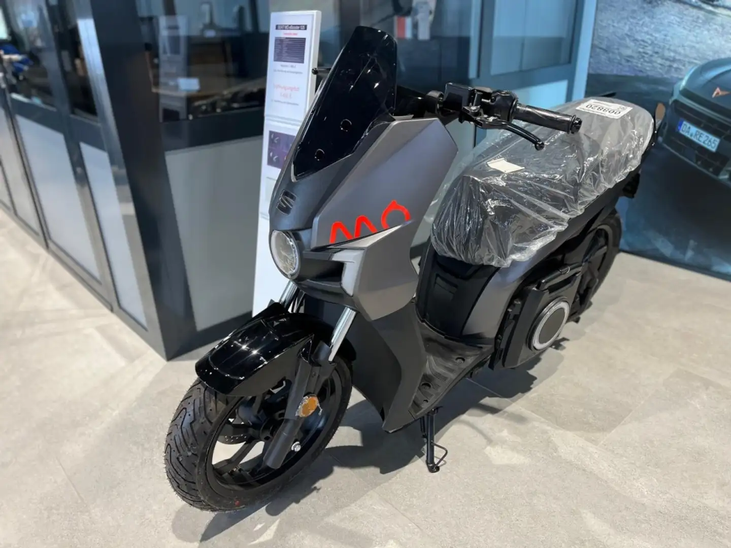 SEAT MO 125 eScooter Frühjahrsaktion Šedá - 1