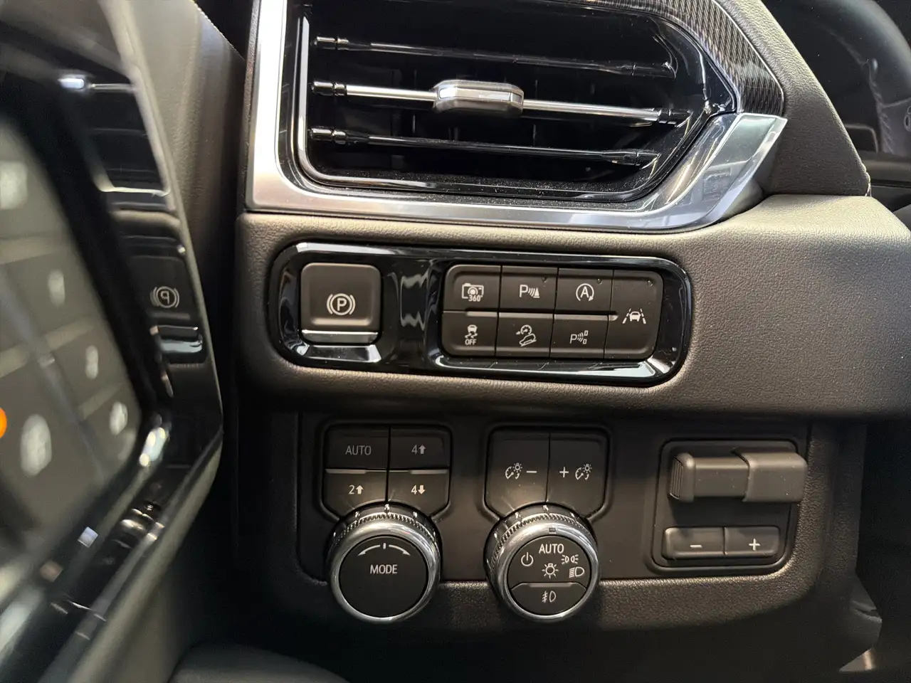 GMC Yukon снимка GMC Yukon