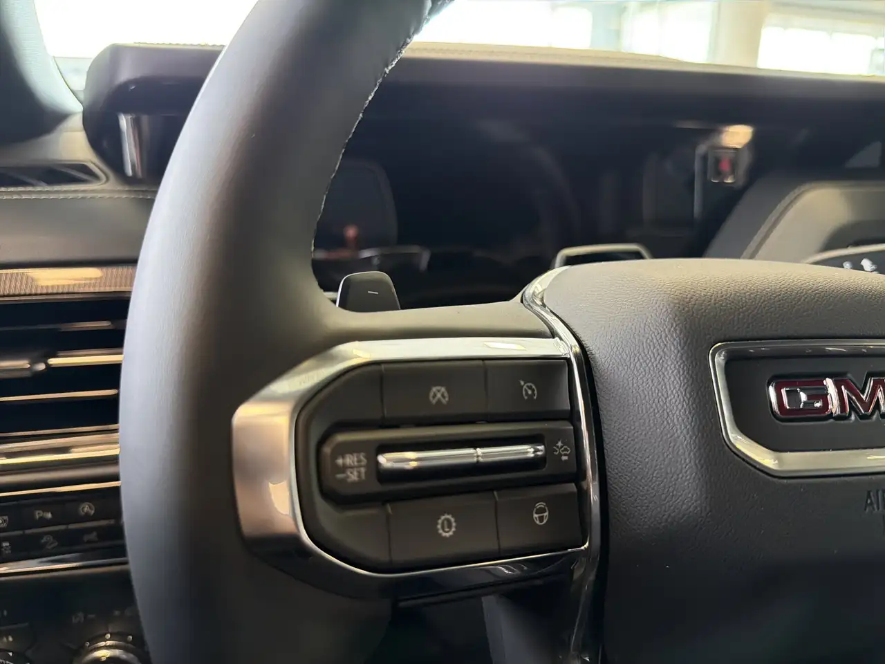GMC Yukon снимка GMC Yukon