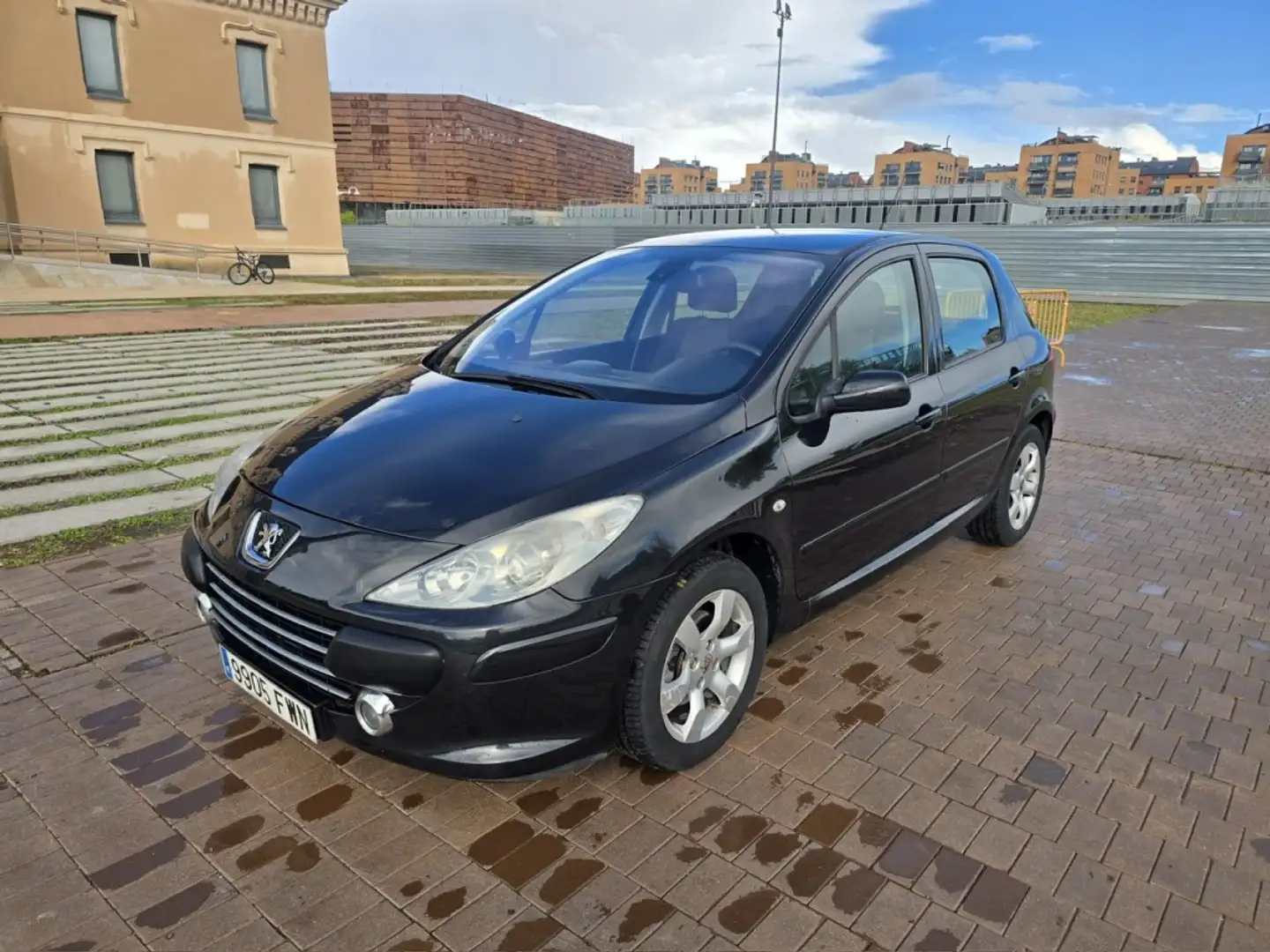 Peugeot 307 1.6HDI X-Line 110 Negro - 1