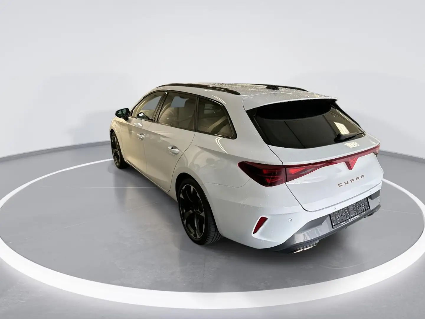 CUPRA Leon Sportstourer 1.5 Tsi 204pk DSG e-Hybrid VZ Perform Wit - 2