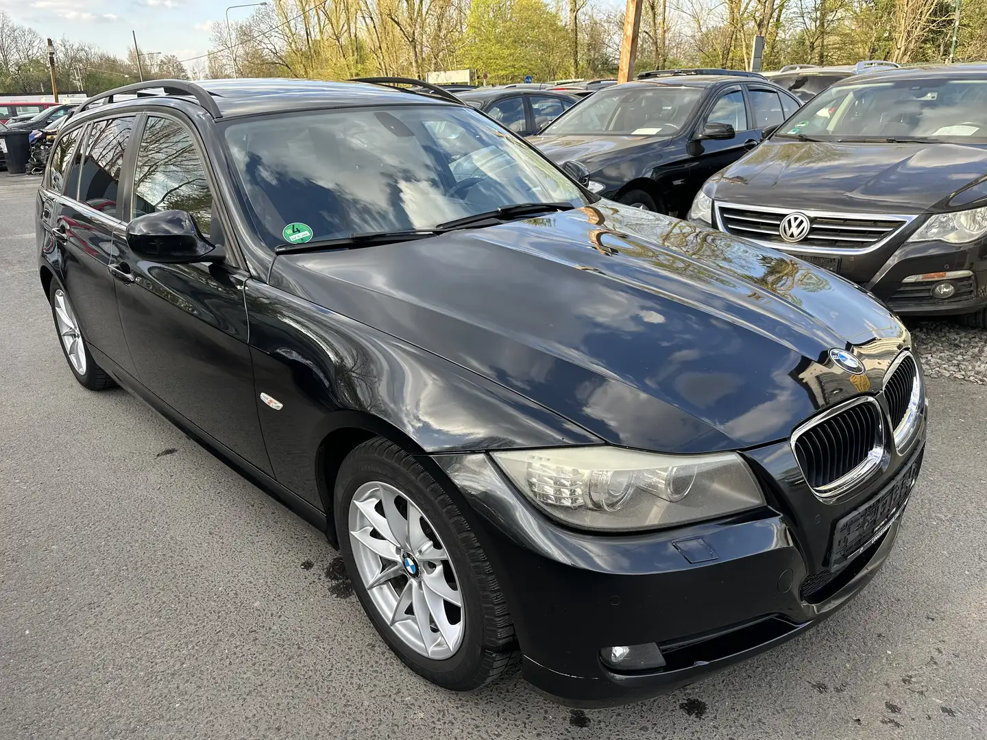 BMW 318 i KLIMA LEDER NAVI PANORAMA XENON ALU PDC EURO5 Zwart - 1