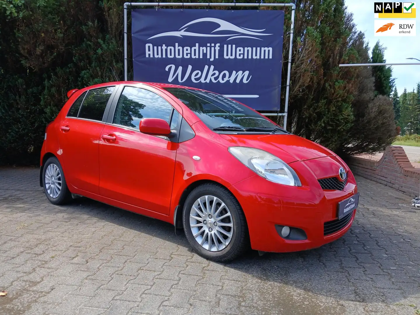 Toyota Yaris 1.3 VVTi Comfort AIRCO, LM velgen , 5 Deurs, enz. Rood - 1