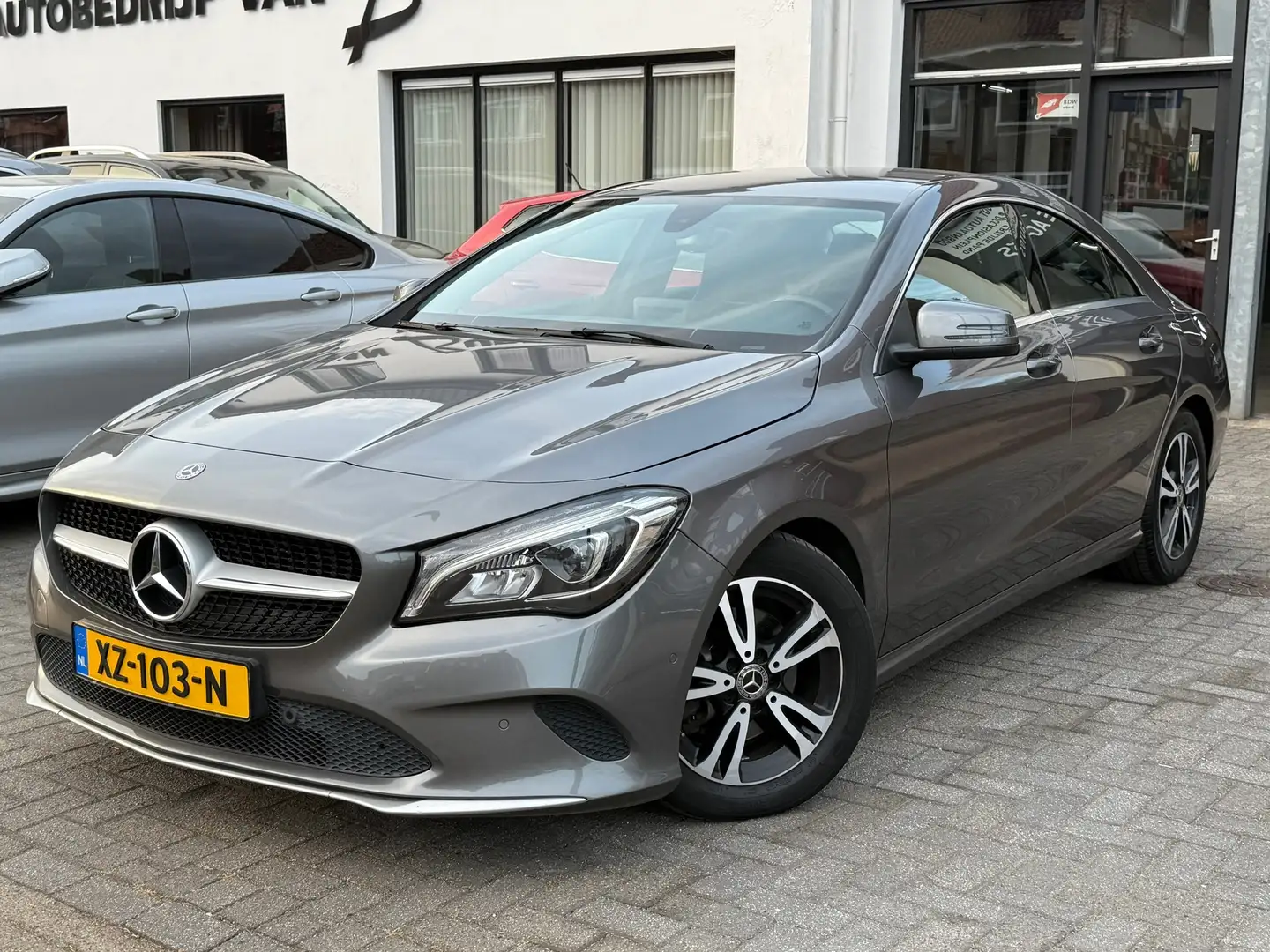 Mercedes-Benz CLA 180 Ambition, Navigatie,Climate control,Trekhaak,L.M.V Grijs - 1