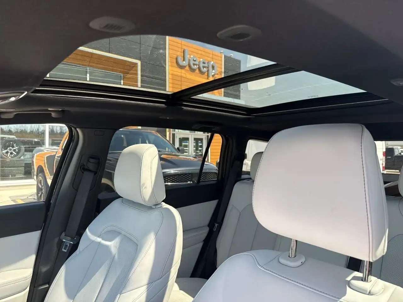 Jeep Cherokee снимка Jeep Cherokee