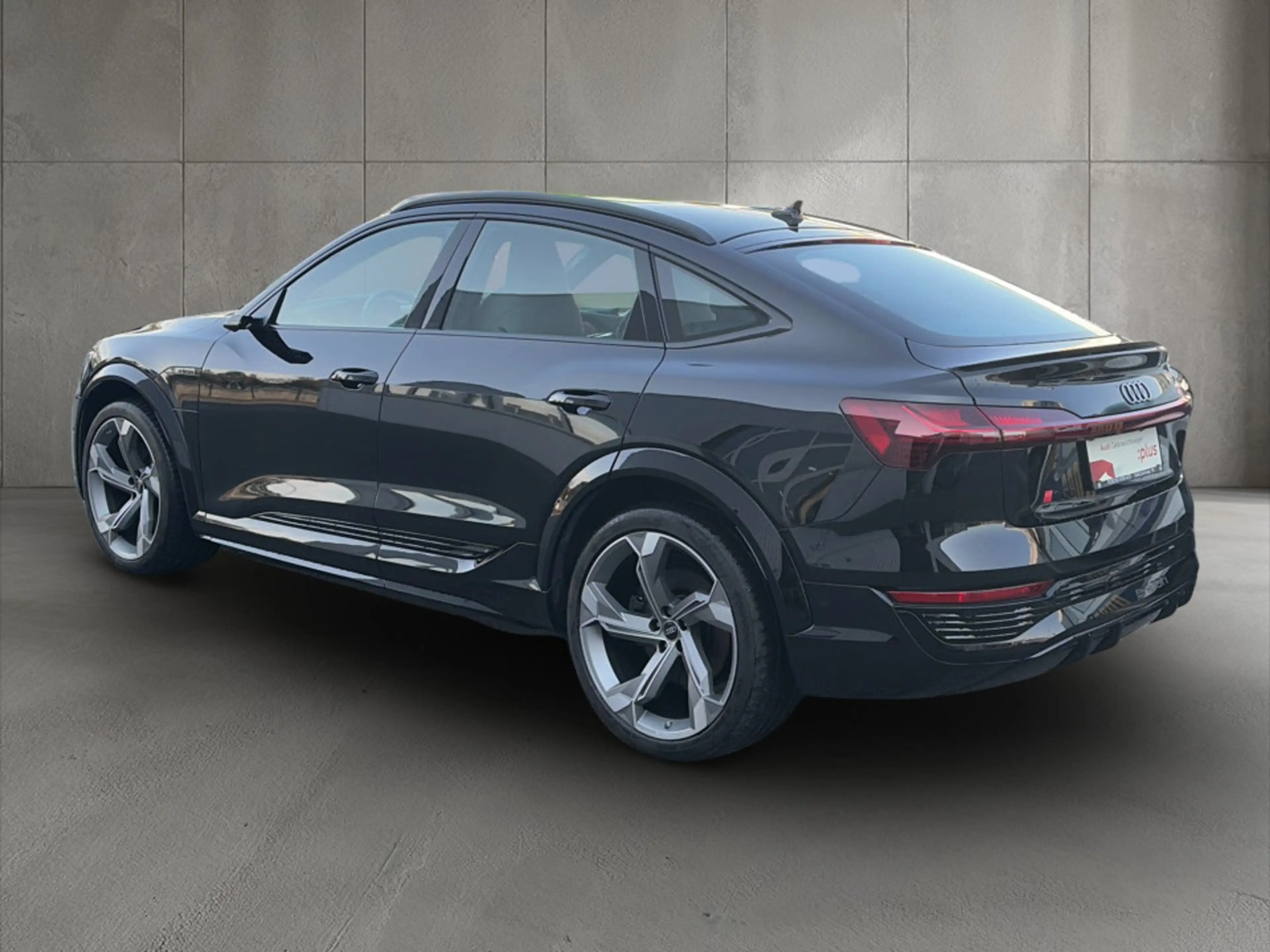 Audi SQ8 e-tron quattro — photo 4