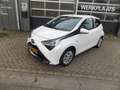 Toyota Aygo 1.0 VVT-i x-play Automaat Camera Airco Elek Pakket Wit - thumbnail 2
