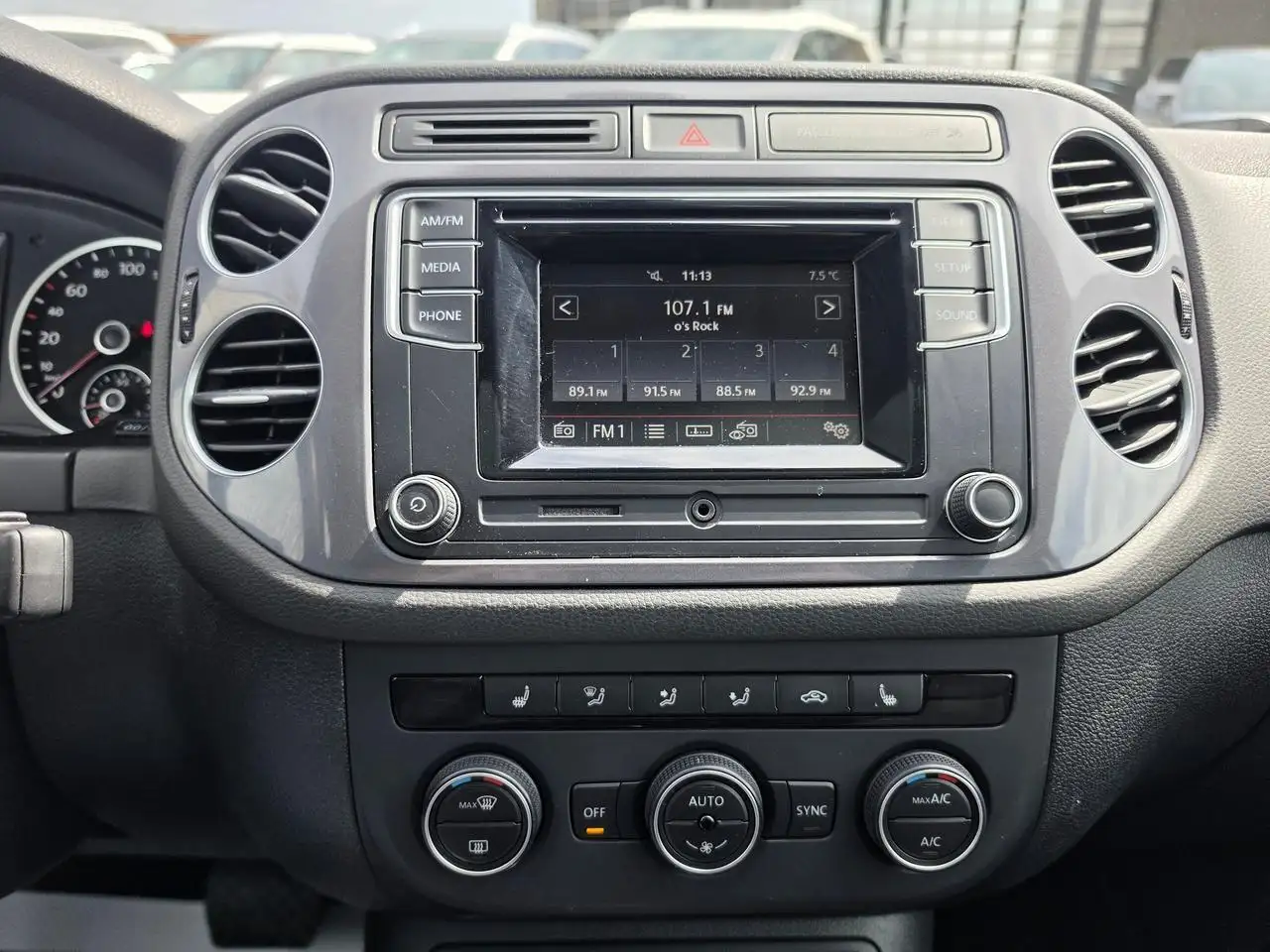 Volkswagen Tiguan снимка Volkswagen Tiguan