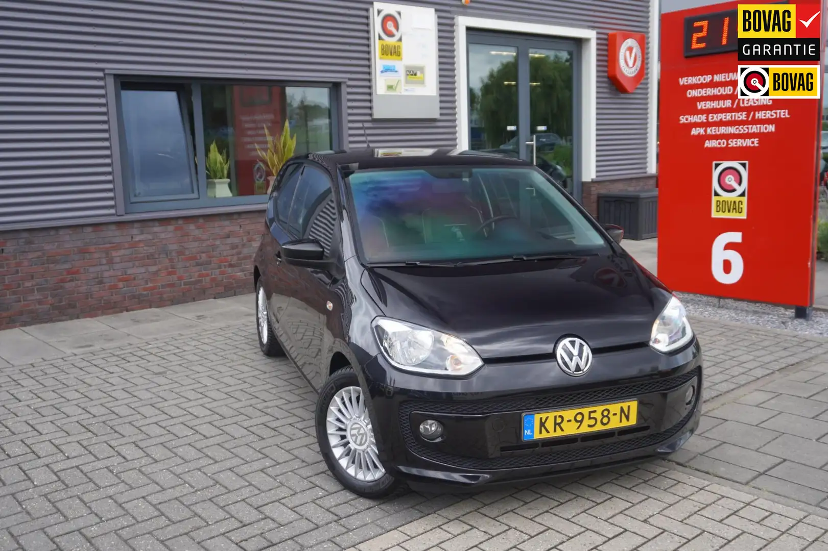 Volkswagen up! 1.0 groove up! BlueMotion / Dealer onderhouden / A Zwart - 1