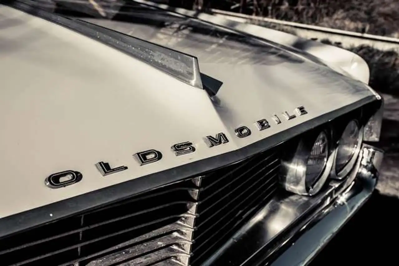 Oldsmobile *** V8 / CLASSIC 98 / NINETY EIGHT / RADIO ***, foto 11