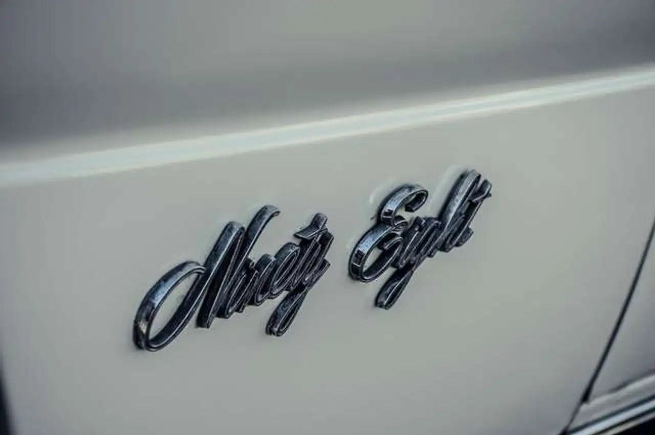 Oldsmobile *** V8 / CLASSIC 98 / NINETY EIGHT / RADIO ***, foto 7