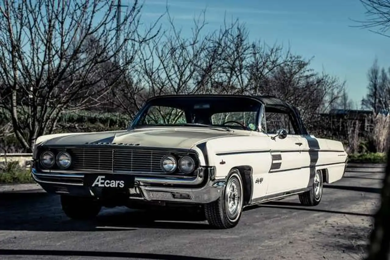 Oldsmobile *** V8 / CLASSIC 98 / NINETY EIGHT / RADIO ***, foto 3
