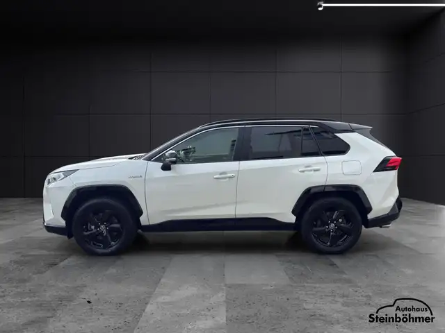 Toyota RAV4 view 3
