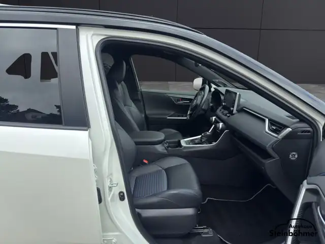 Toyota RAV4 view 13