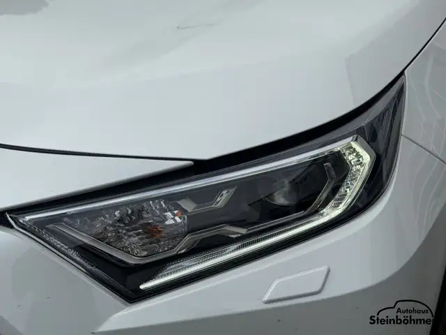 Toyota RAV4 view 11