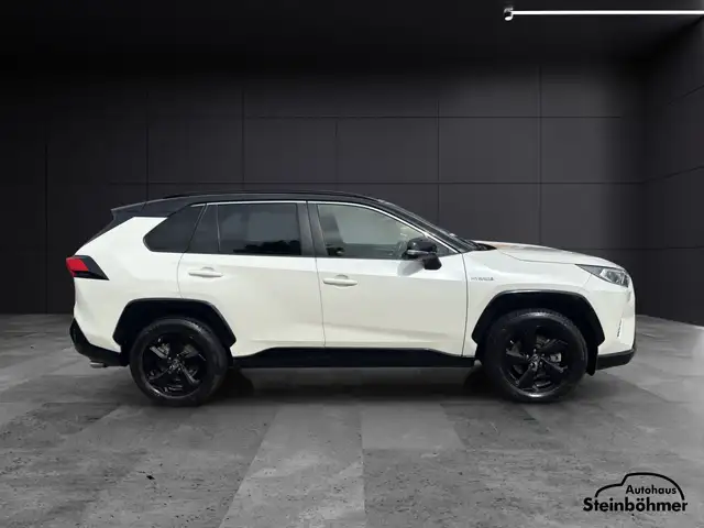 Toyota RAV4 view 8