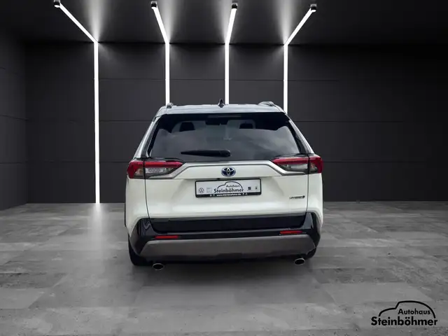 Toyota RAV4 view 5
