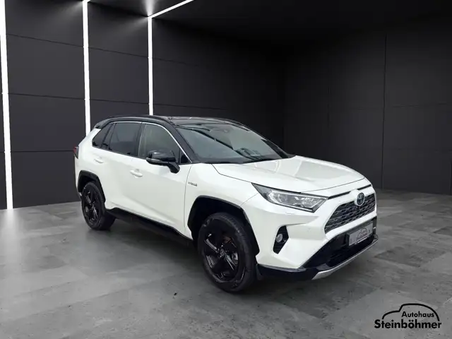 Toyota RAV4 view 9