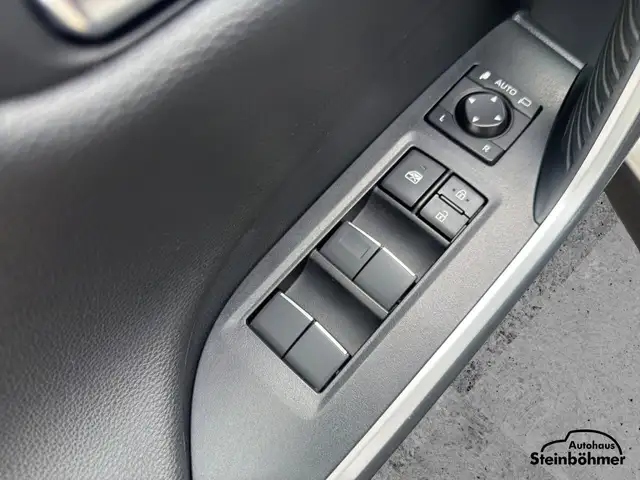 Toyota RAV4 view 16