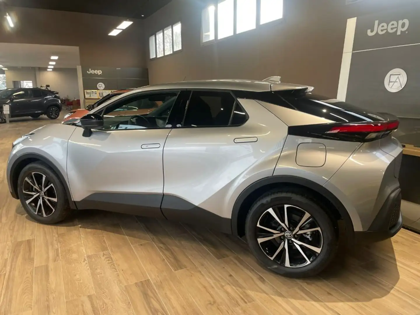 Toyota C-HR 1.8 HV Trend Weiß - 1