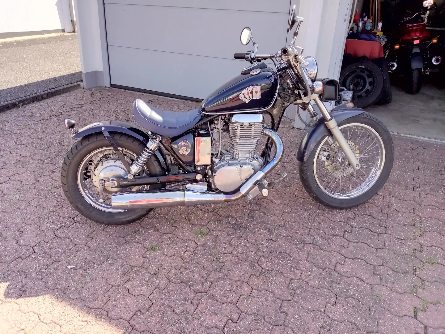 Suzuki LS 650 Bobber Blau - 1