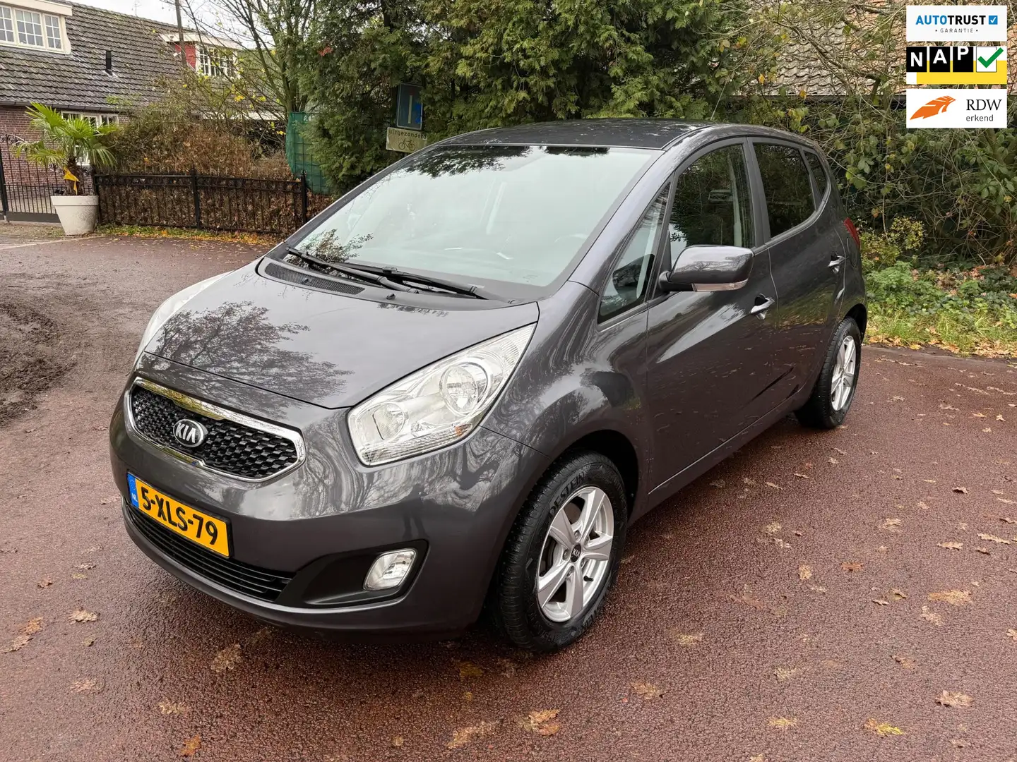 Kia Venga 1.4 CVVT ExecutiveLine / Navi / Canera / NAP / Air Grijs - 1