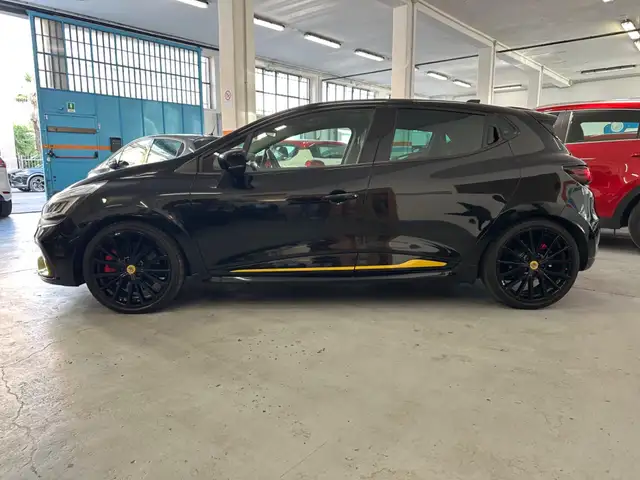 Renault Clio view 2