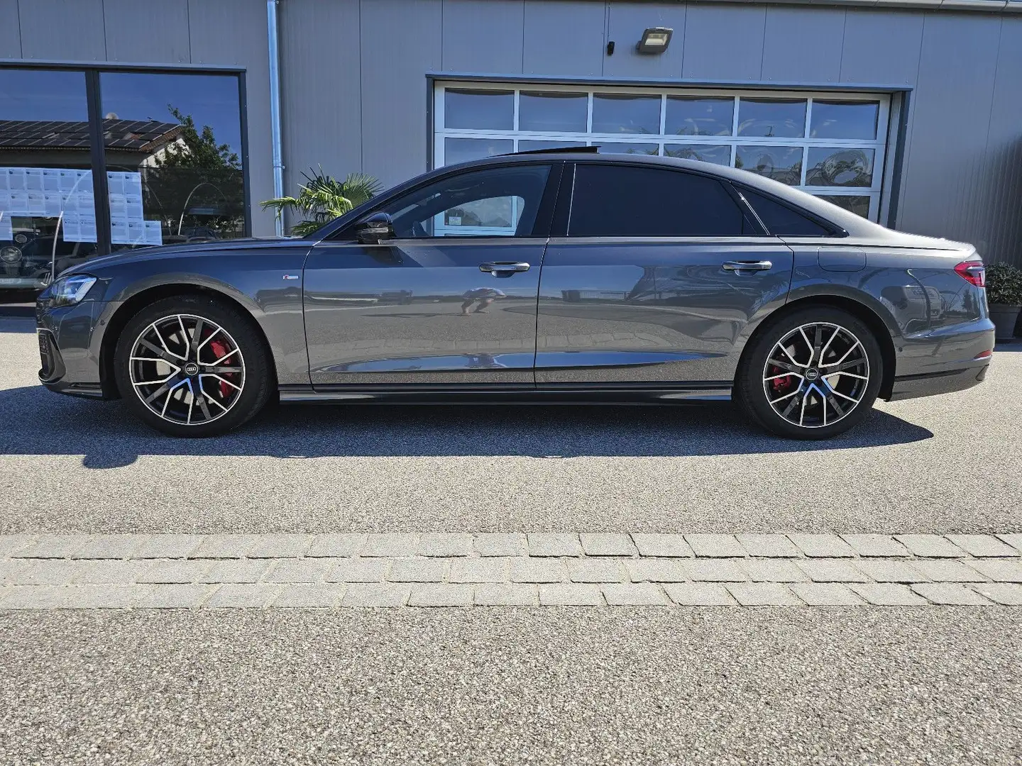 Audi A8 L 60TFSI e-Hybrid lang quattro 5-Sitzer*AHK* Grau - 2