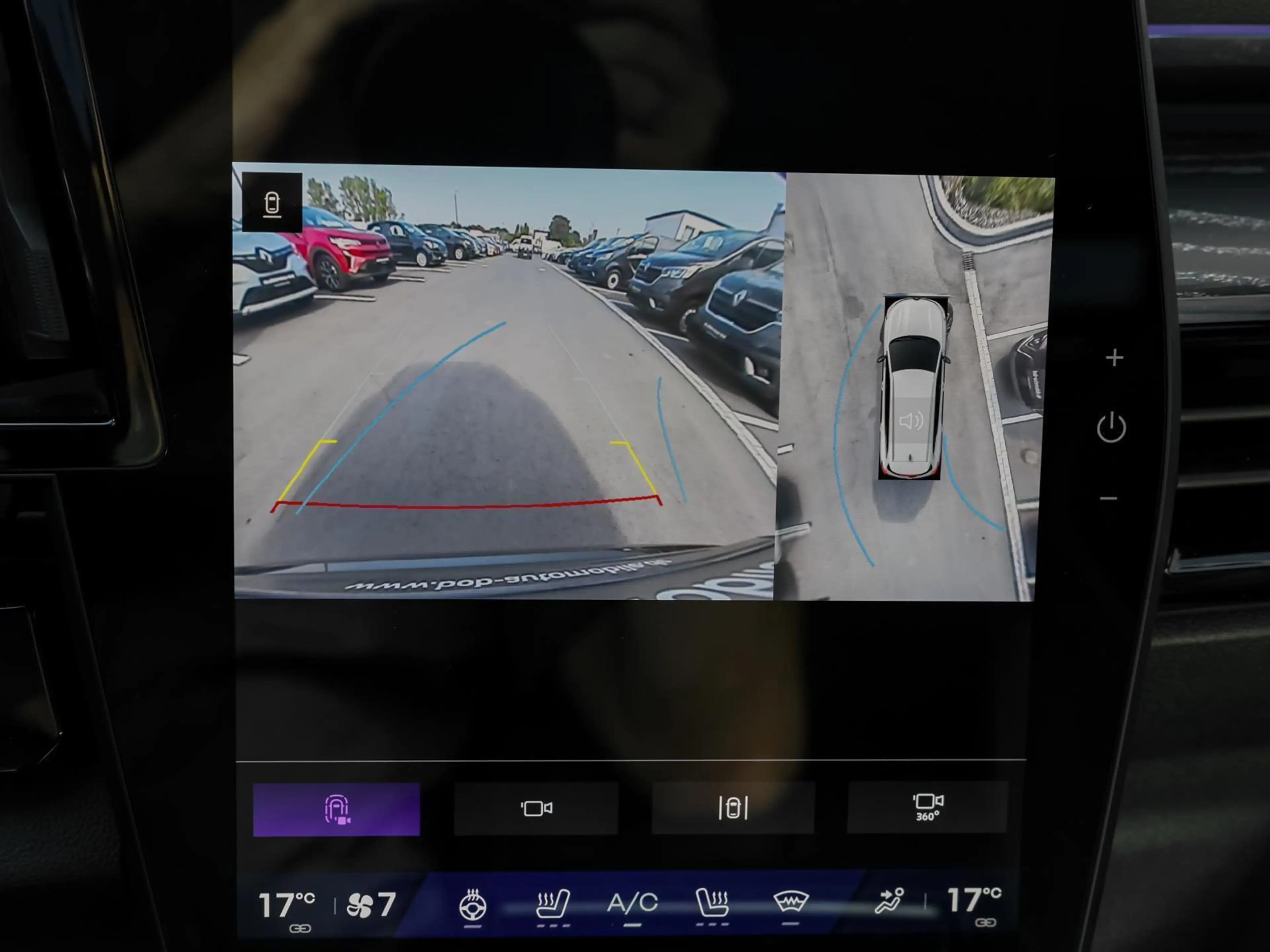 Renault Espace Iconic E-Tech BT — photo 15