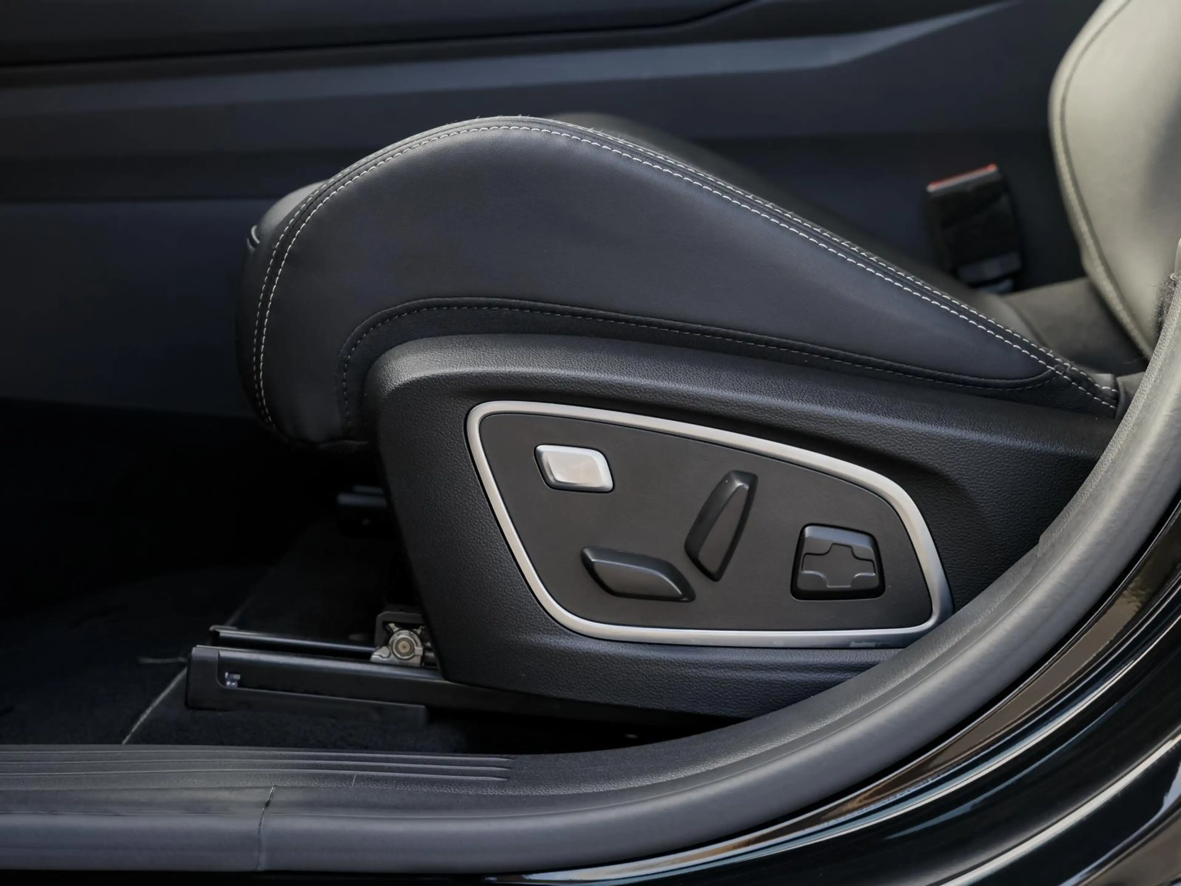 Renault Espace Iconic E-Tech BT — photo 12