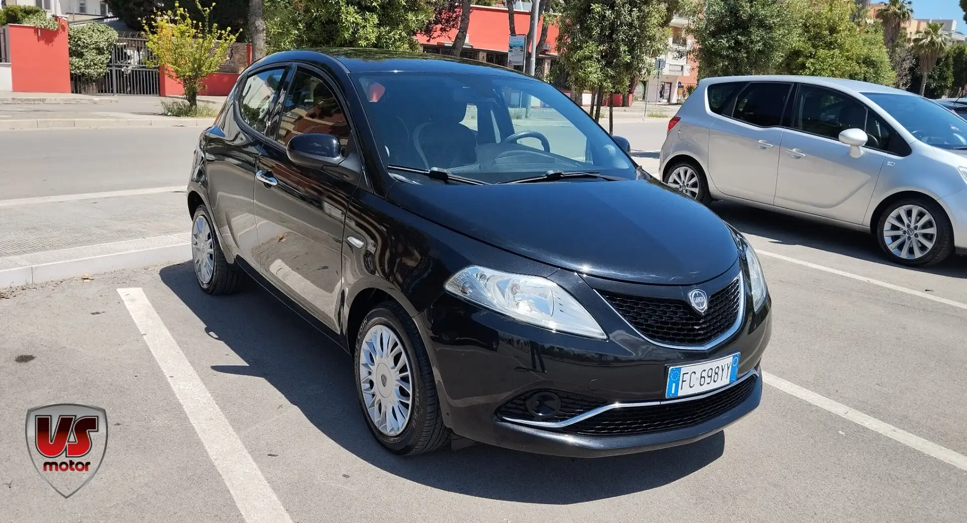 Lancia Ypsilon 1.2 69 CV 5 porte Platinum Czarny - 1