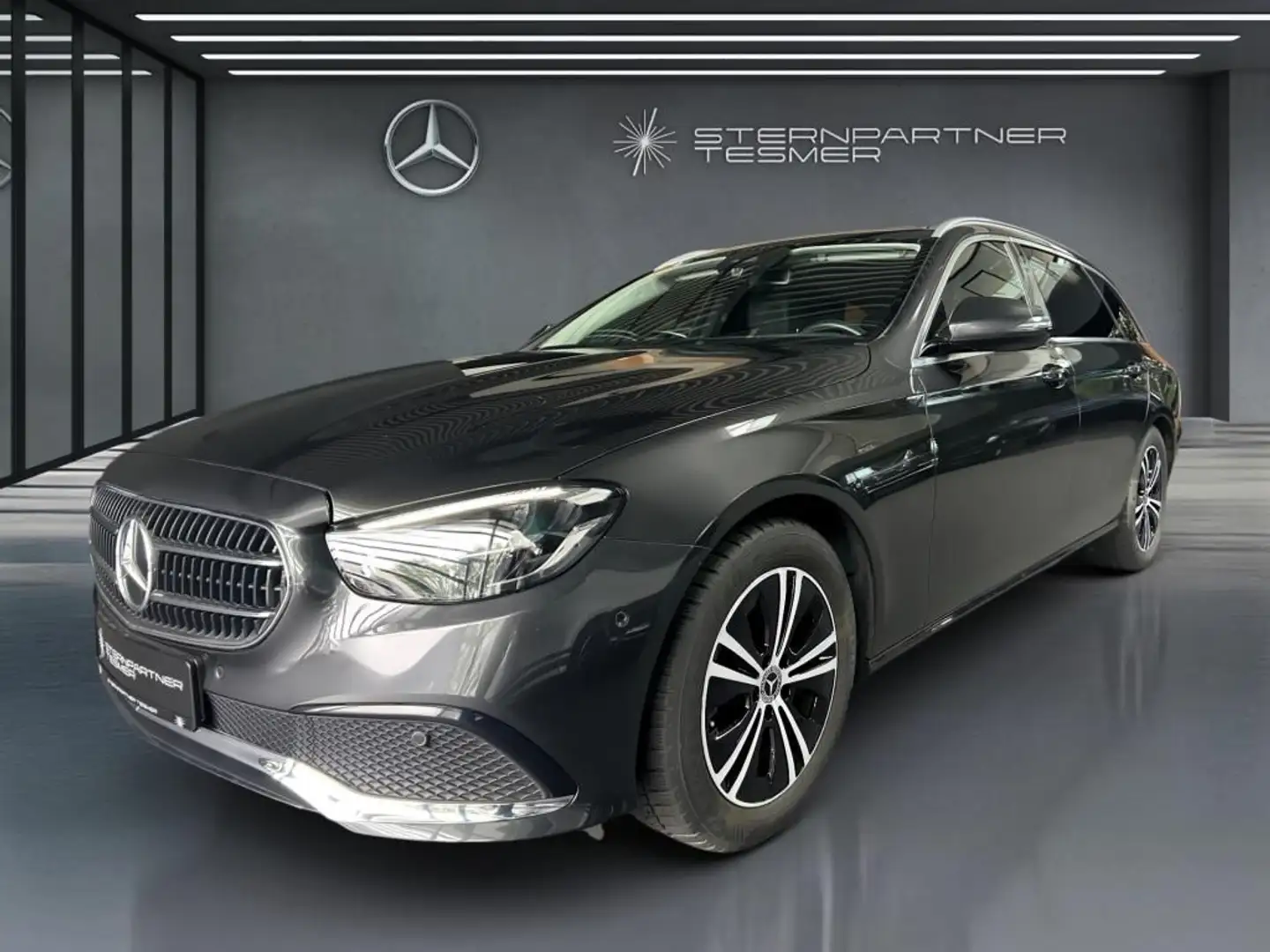 Mercedes-Benz E 220 d T AVANTGARDE+AHK+KAMERA+MBUX+AMBIENTE Gris - 2