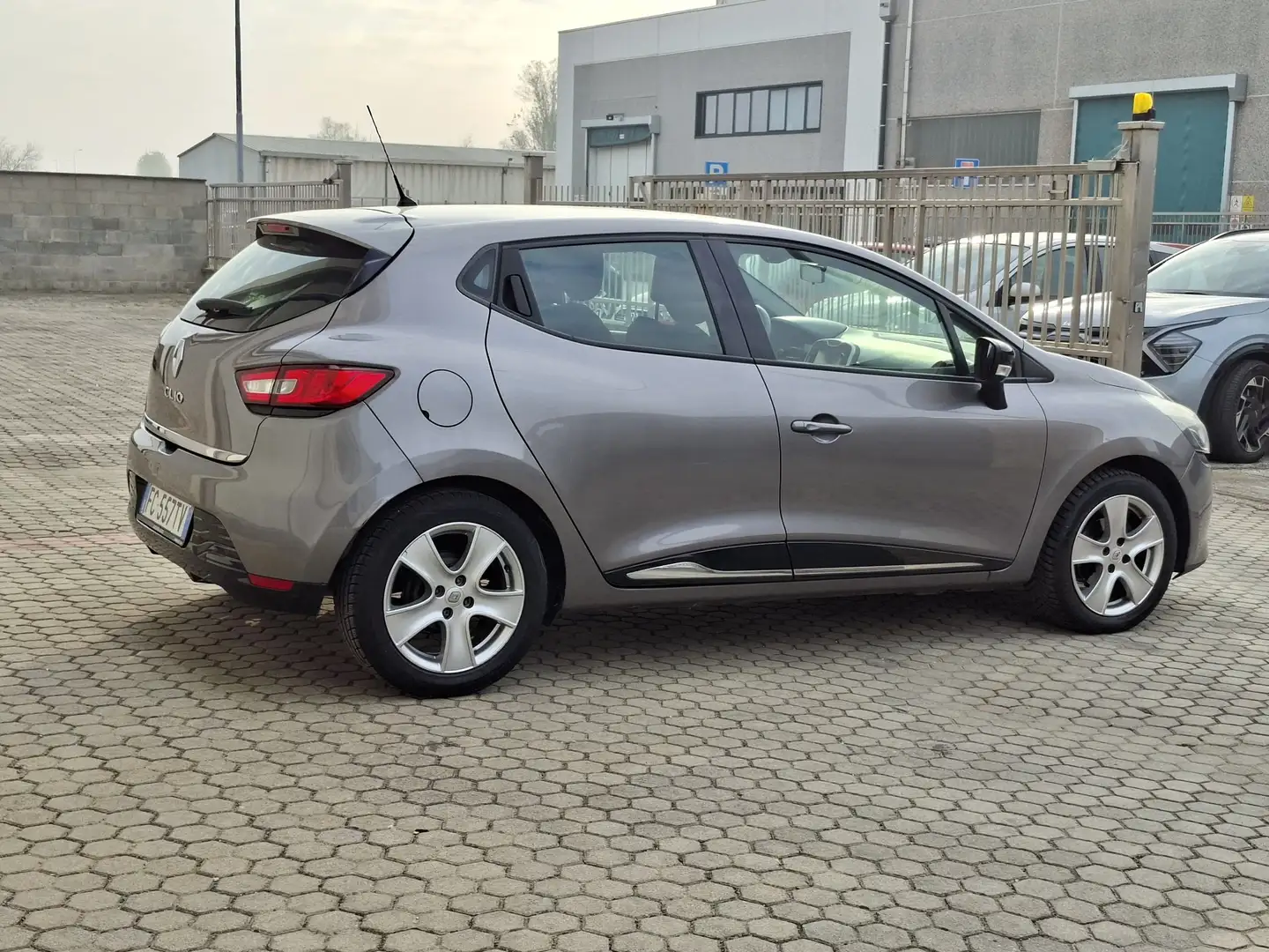 Renault Clio 5p 1.2 Duel *NEOPATENTATI* Grigio - 2
