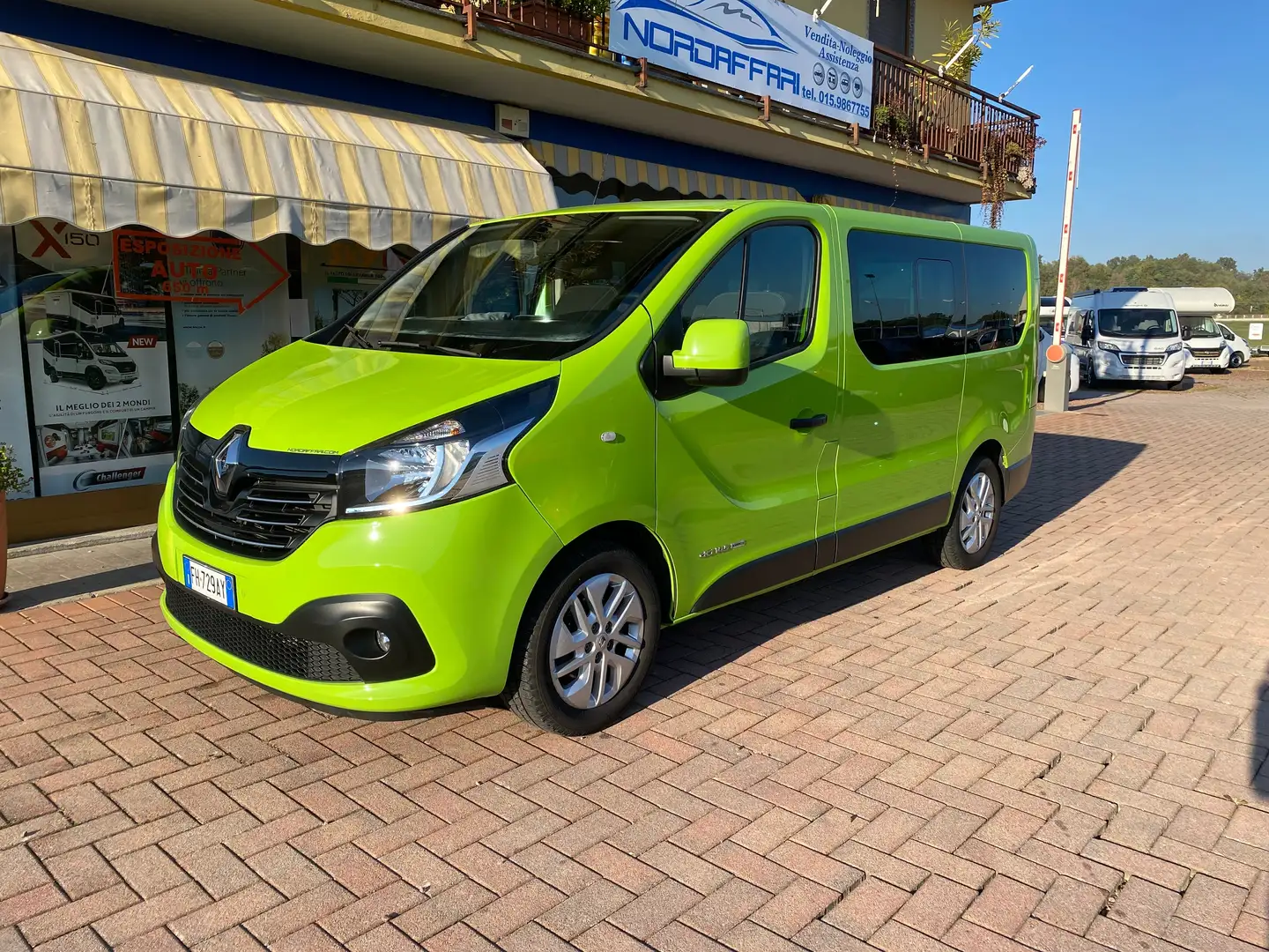 Renault Trafic T27 1.6 dCi 145CV S&S PC-TN 8 Posti Grün - 1