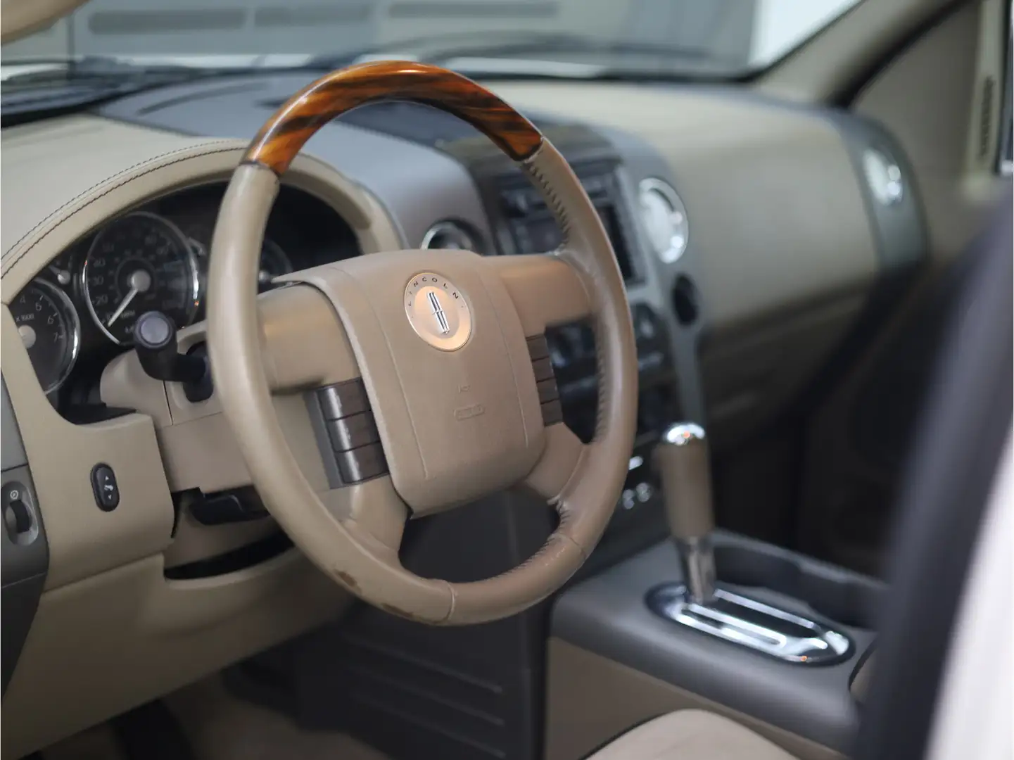 Lincoln Mark LT 5.4L V8 4x4 | LPG | Koppen gereviseerd Beige - 2