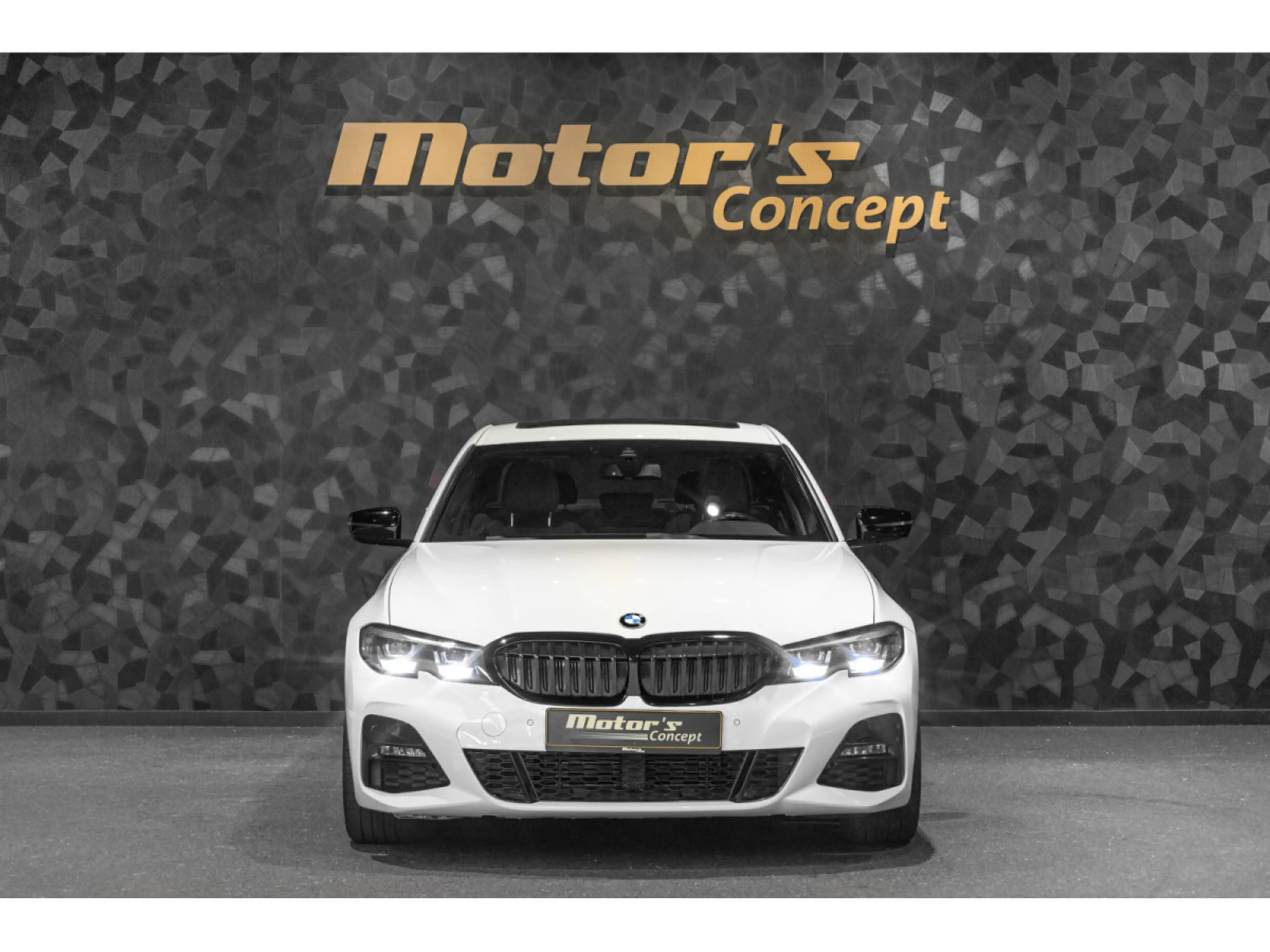 BMW 320 i BERLINE M-SPORT — photo 4