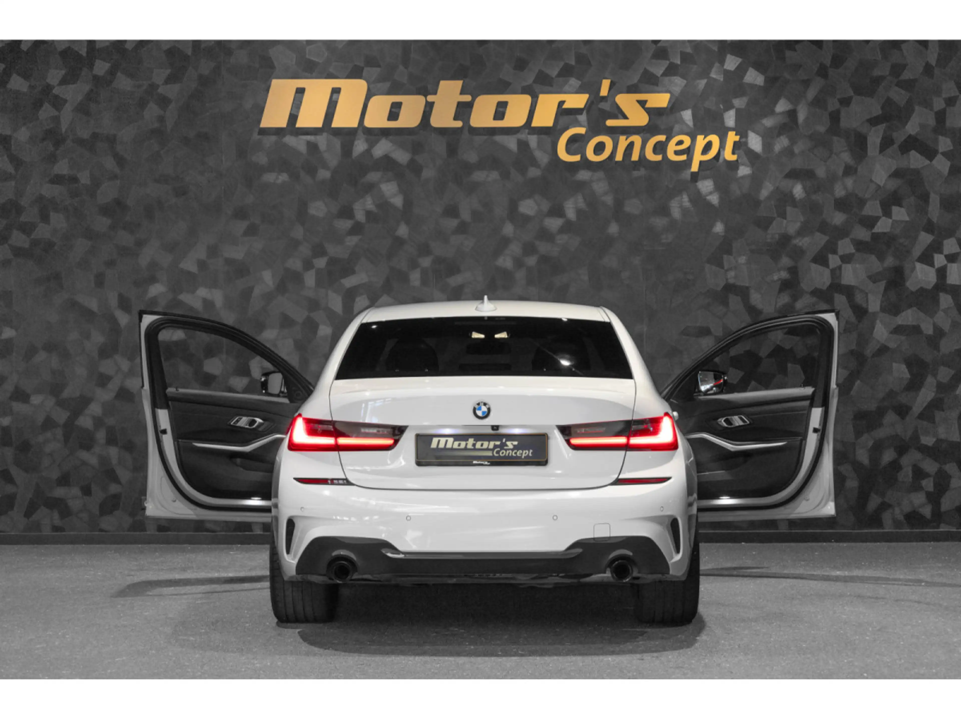BMW 320 i BERLINE M-SPORT — photo 5