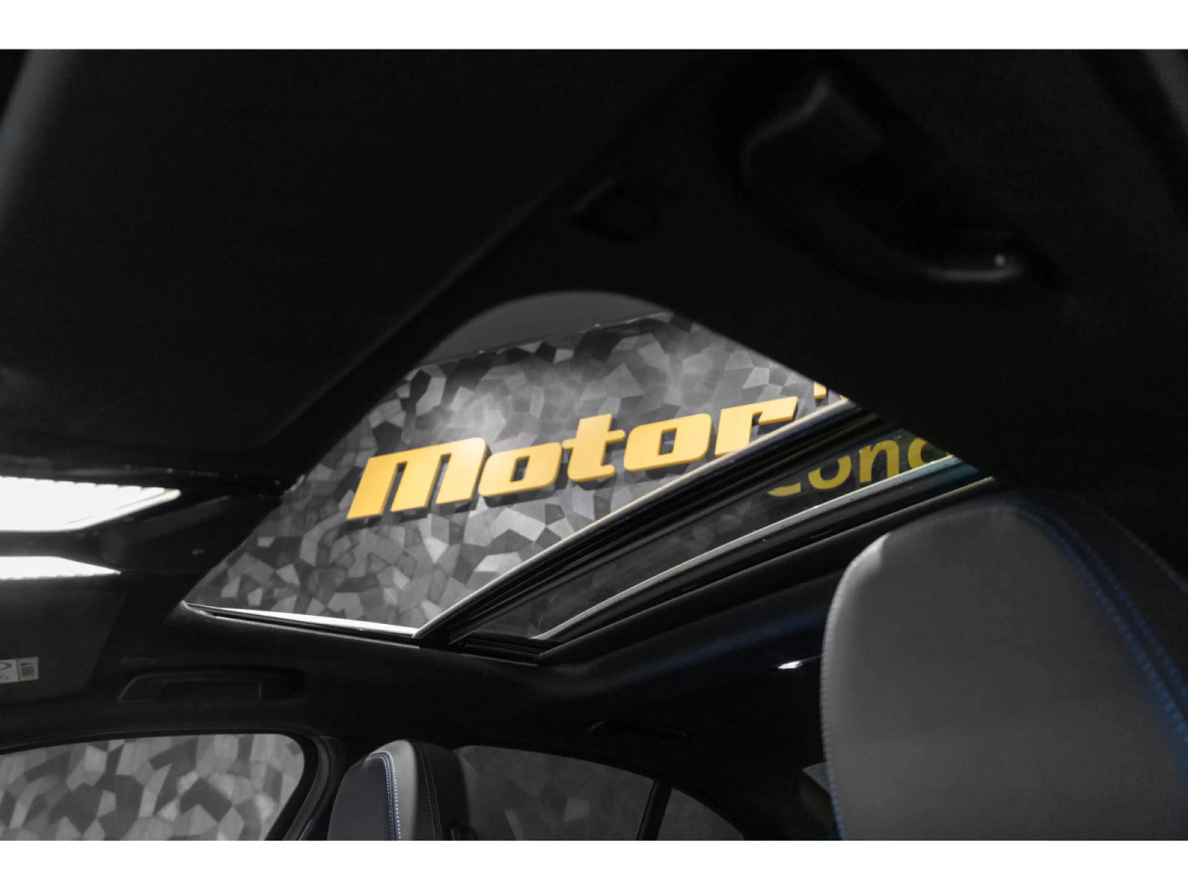 BMW 320 i BERLINE M-SPORT — photo 13