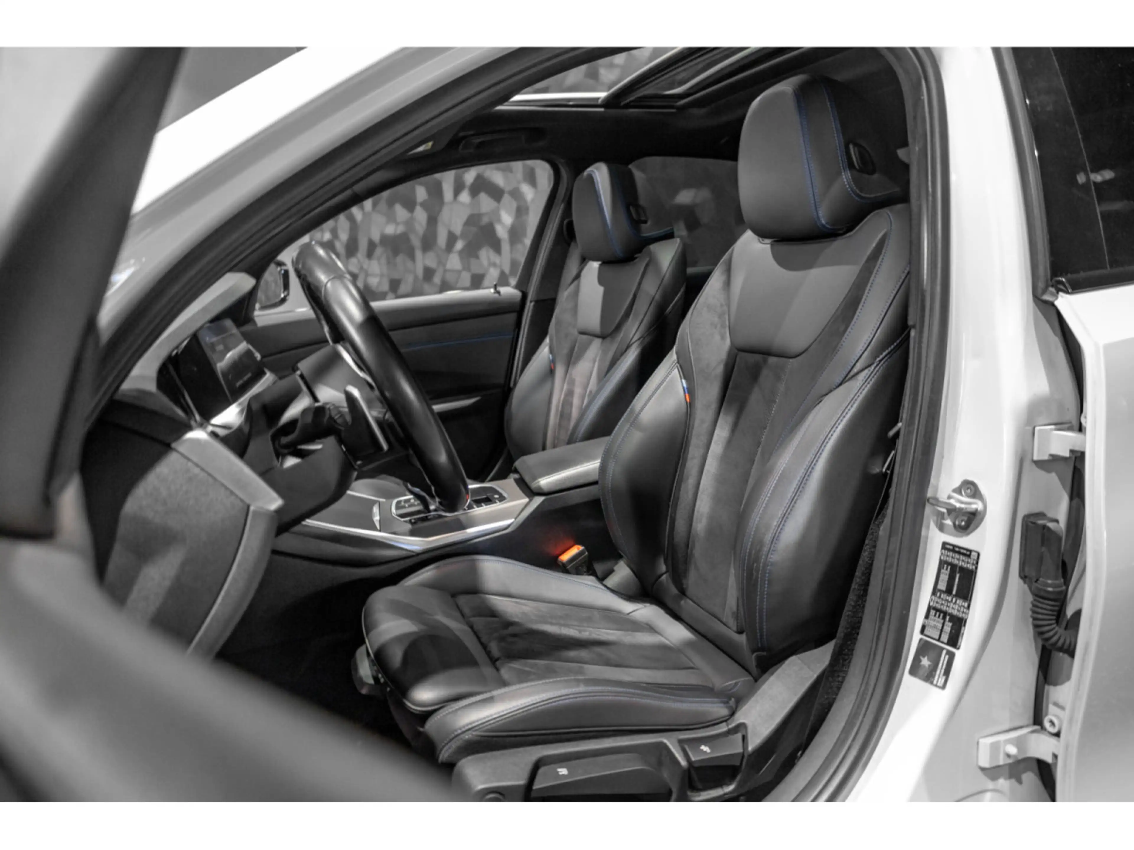 BMW 320 i BERLINE M-SPORT — photo 10