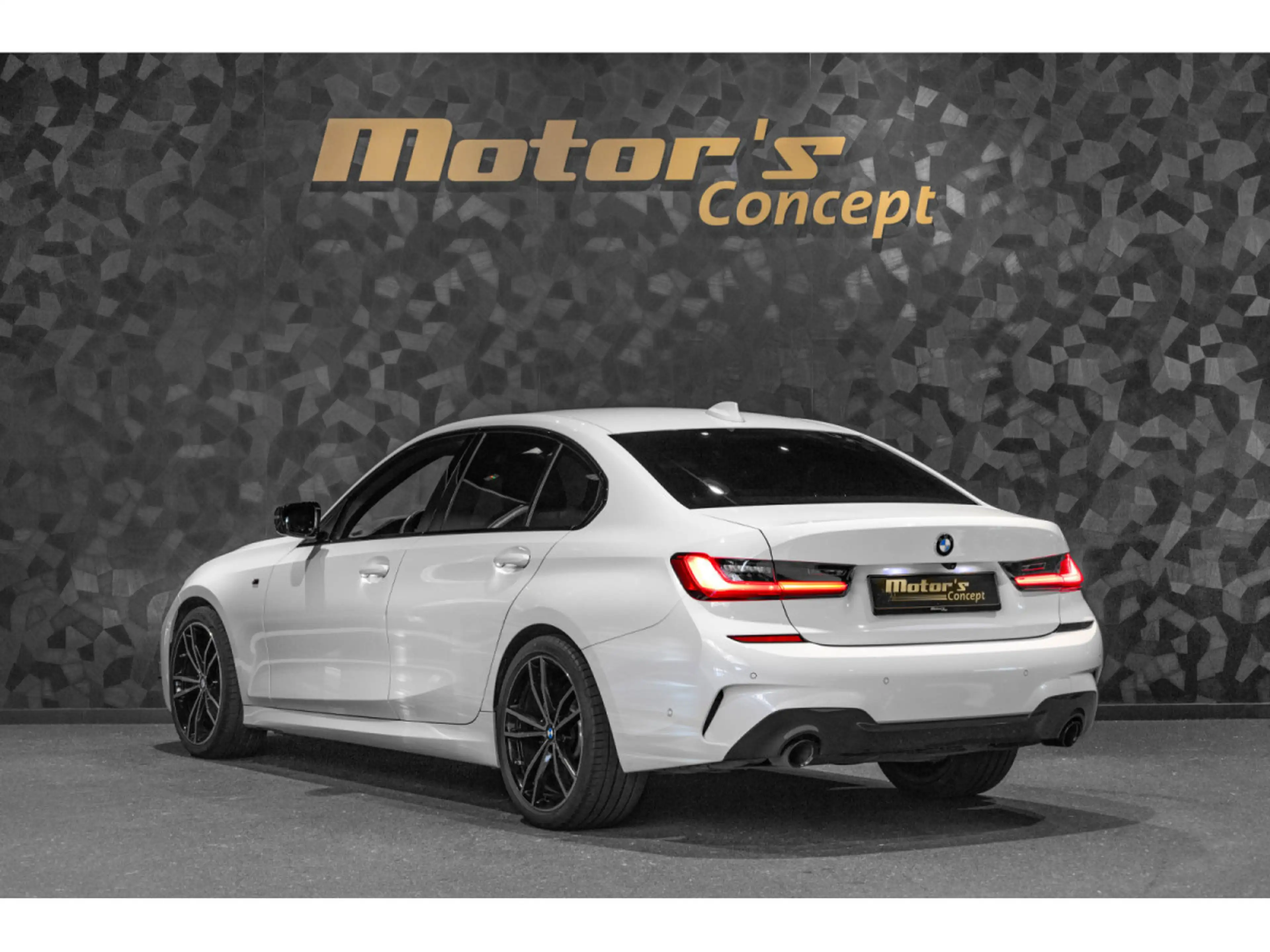 BMW 320 i BERLINE M-SPORT — photo 7