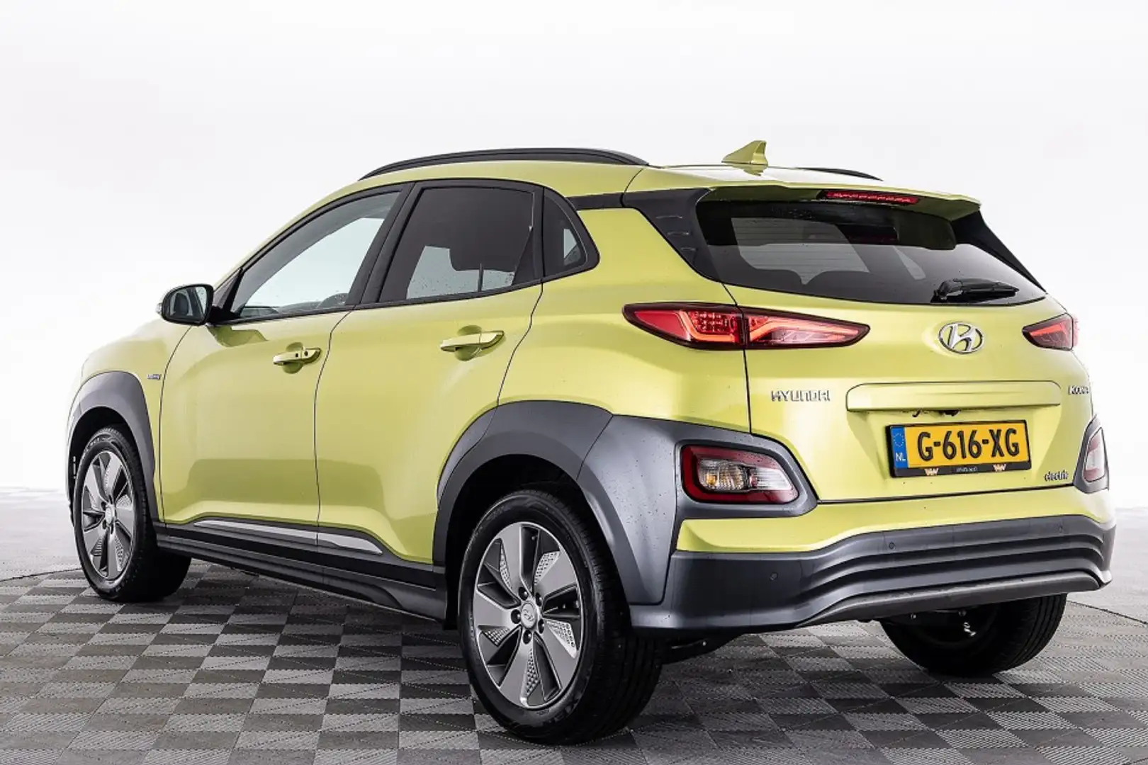 Hyundai KONA EV Fashion 64 kWh | SOH 100% | ECC | CARPLAY | VEL Groen - 2