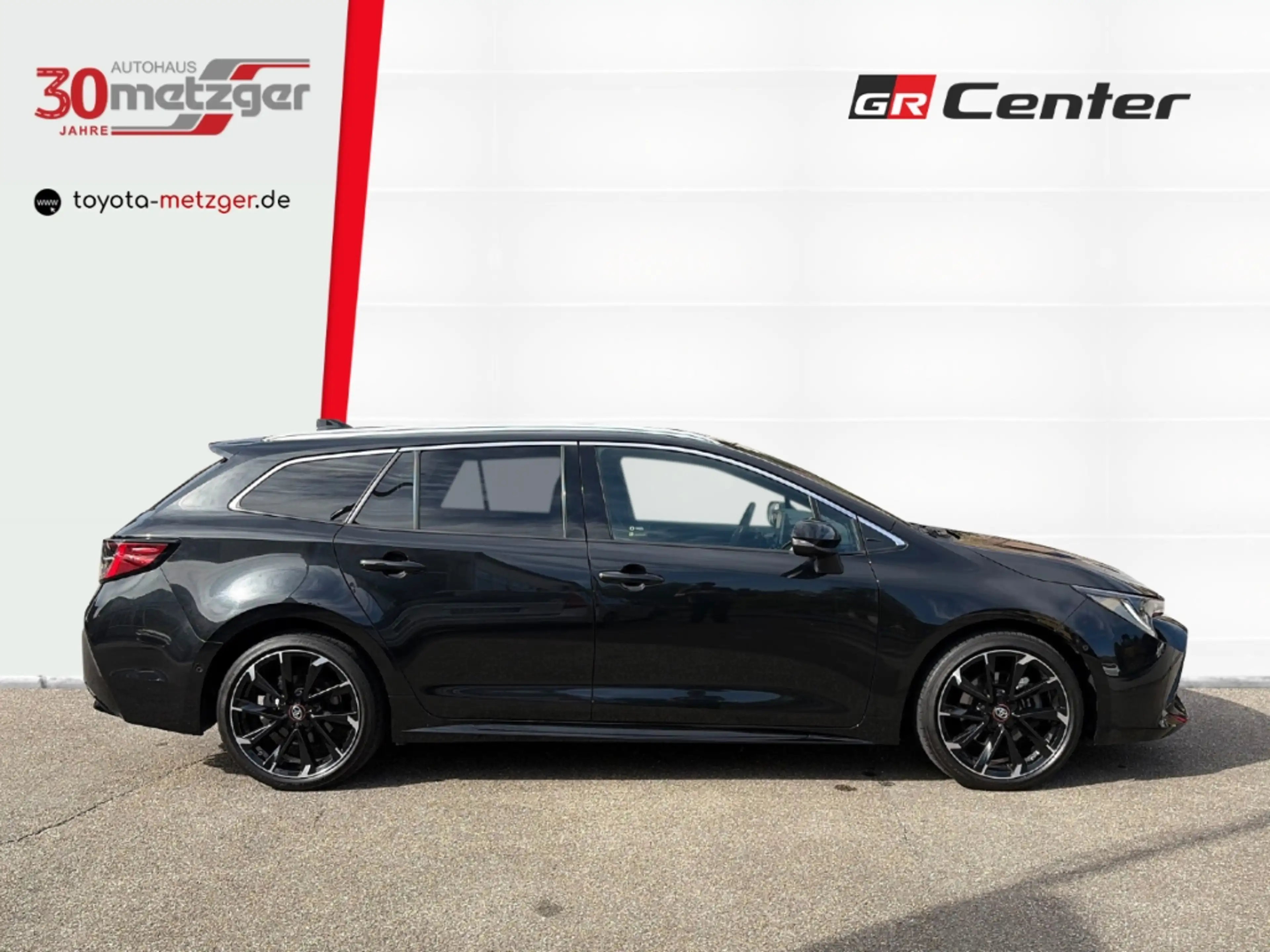 Toyota Corolla 2.0 Hybrid GR Sport Touring Sports Black Edition + — photo 2