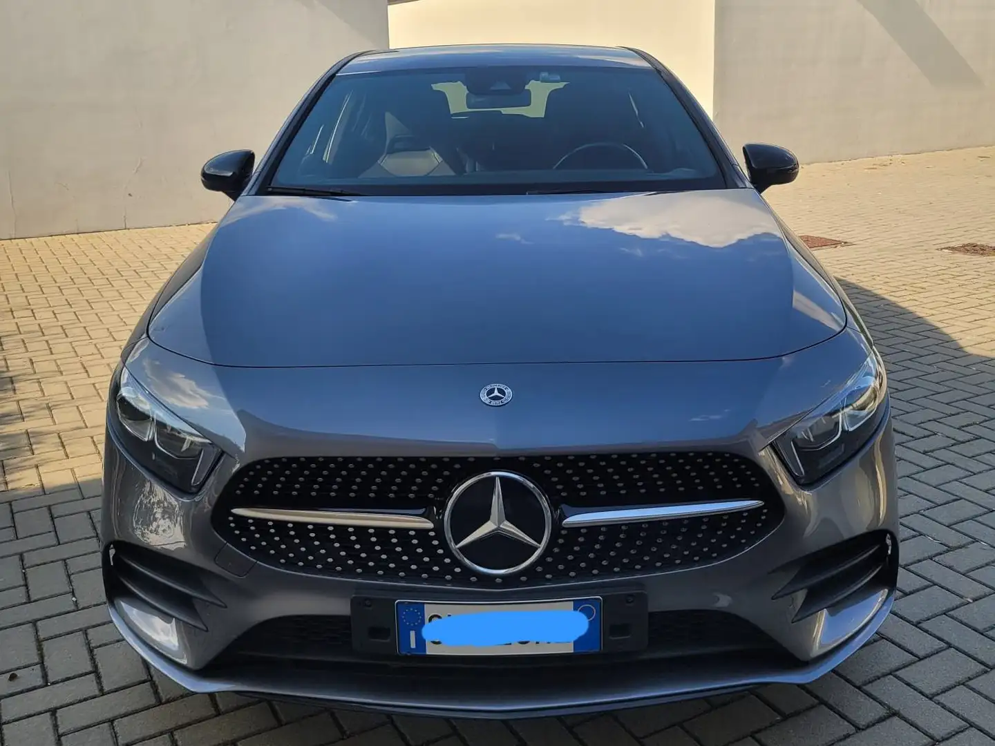 Mercedes-Benz 180 Premium Allestimento AMG Gri - 2