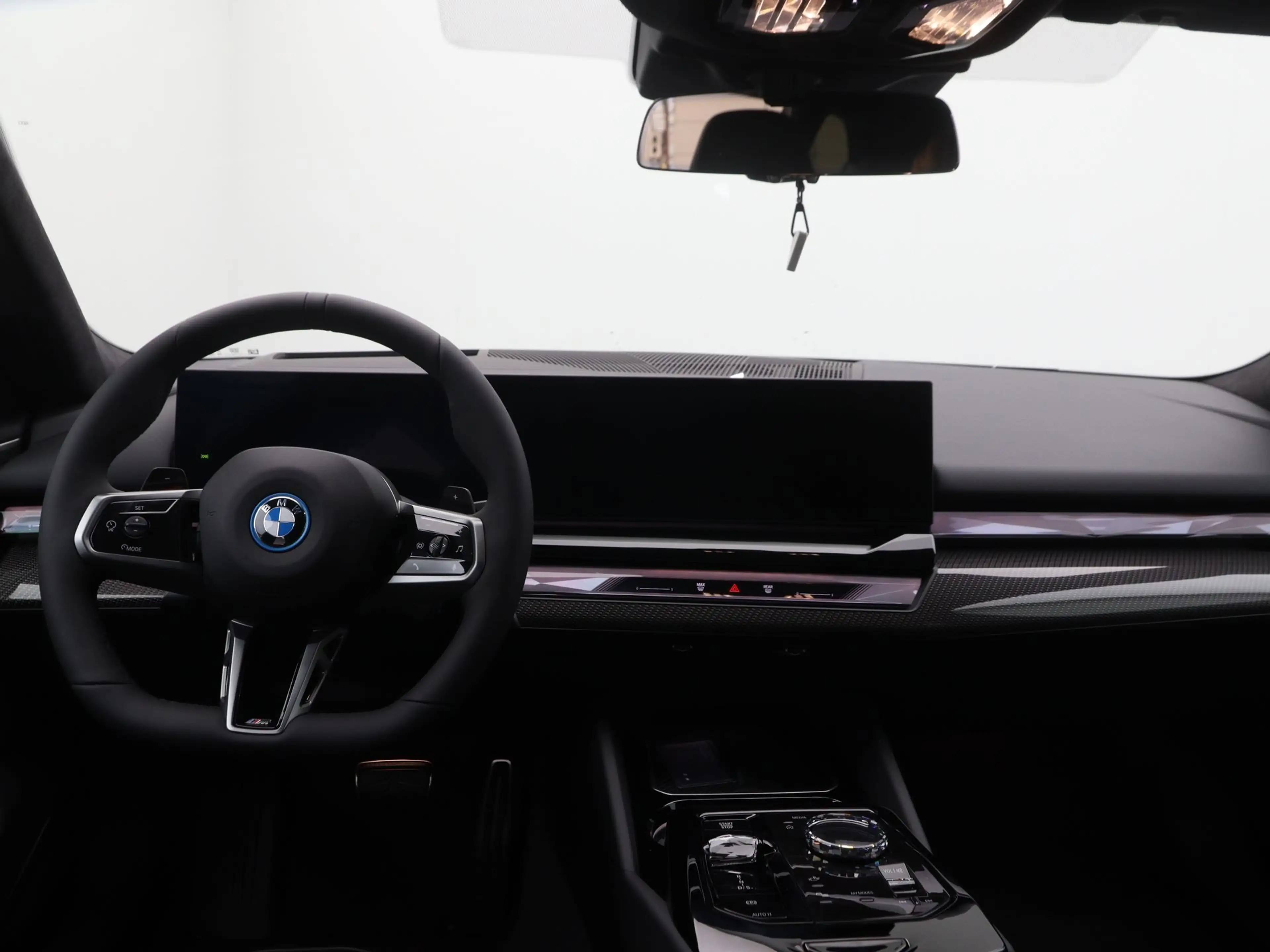 BMW 550 5 Serie 550e Touring xDrive — photo 13