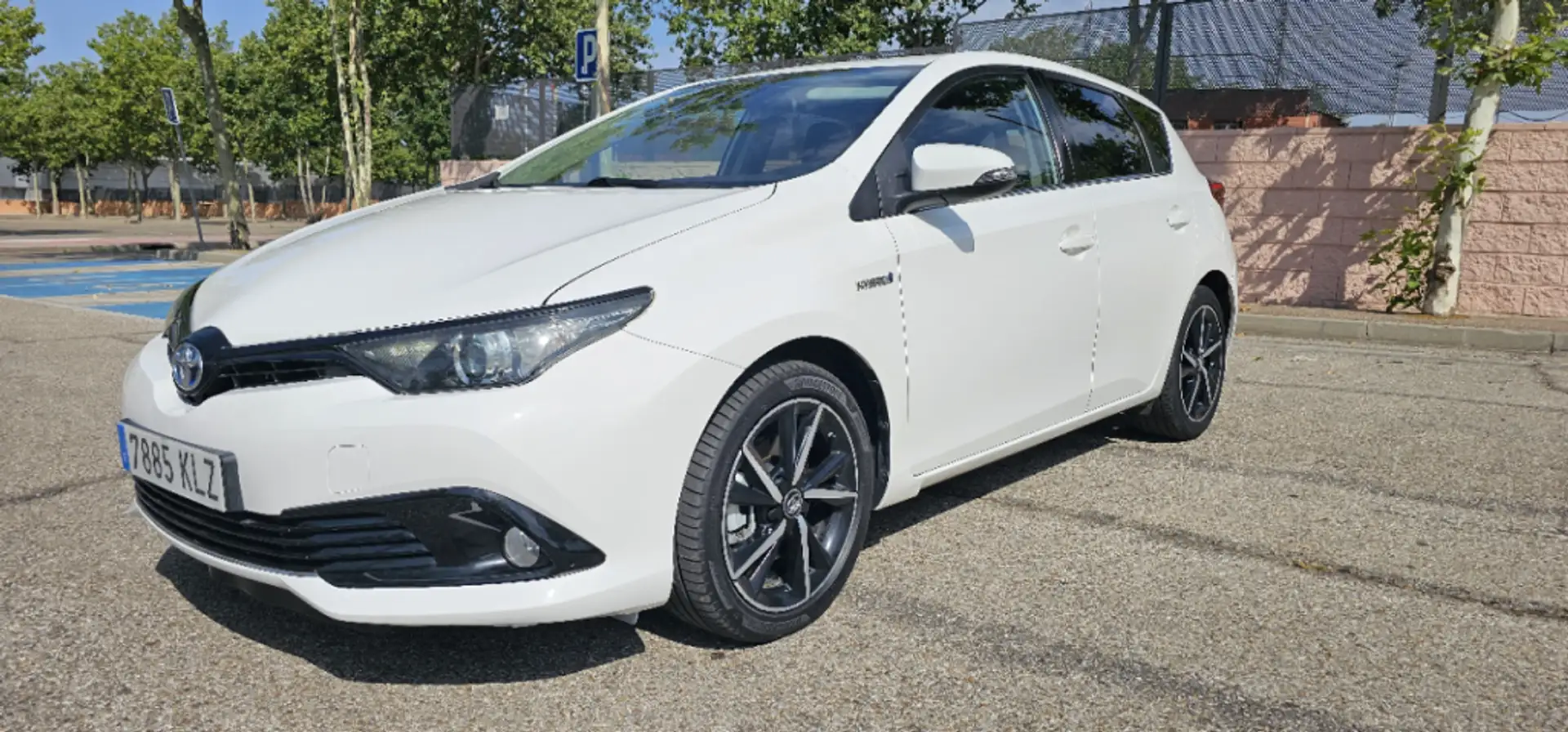 Toyota Auris hybrid 140H Feel! Edition Blanco - 1