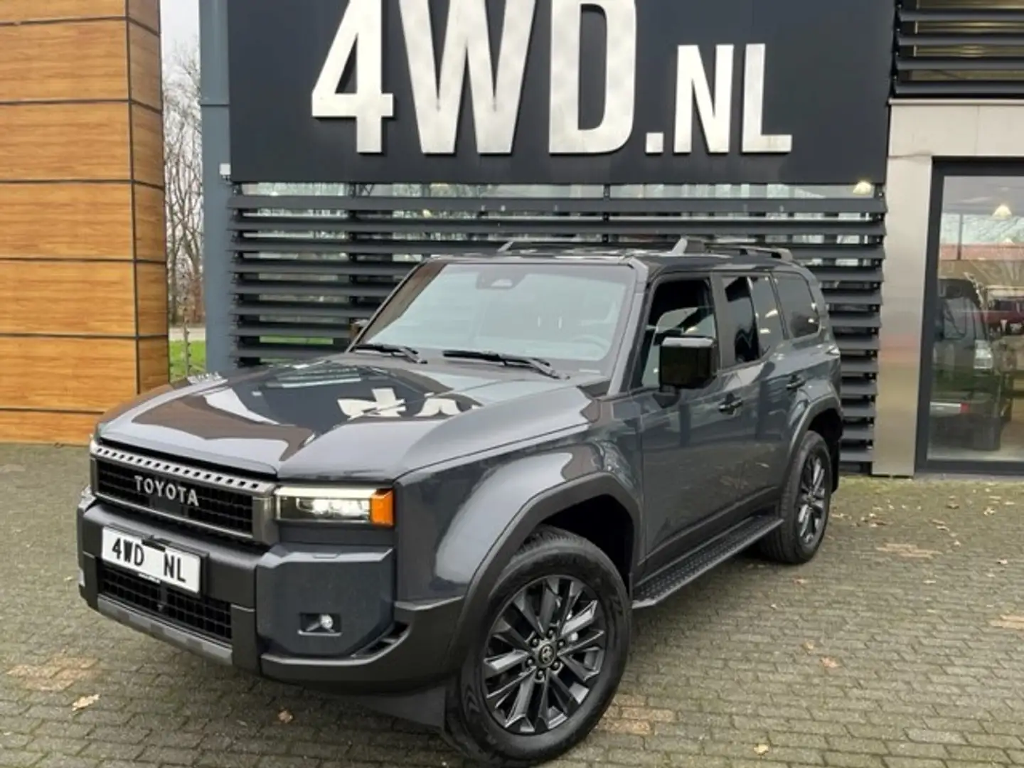 Toyota Land Cruiser 250 2.8 D-4D AUT 4WD EXEC SWVAN BPM VRIJ 2024 LEDE Grijs - 2