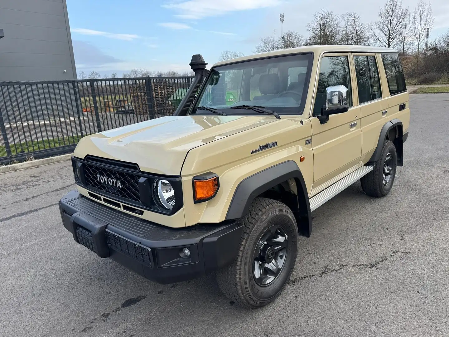 Toyota Land Cruiser GRJ 76 LX-G 4,0i V6 Euro-6e SOFORT Beige - 1