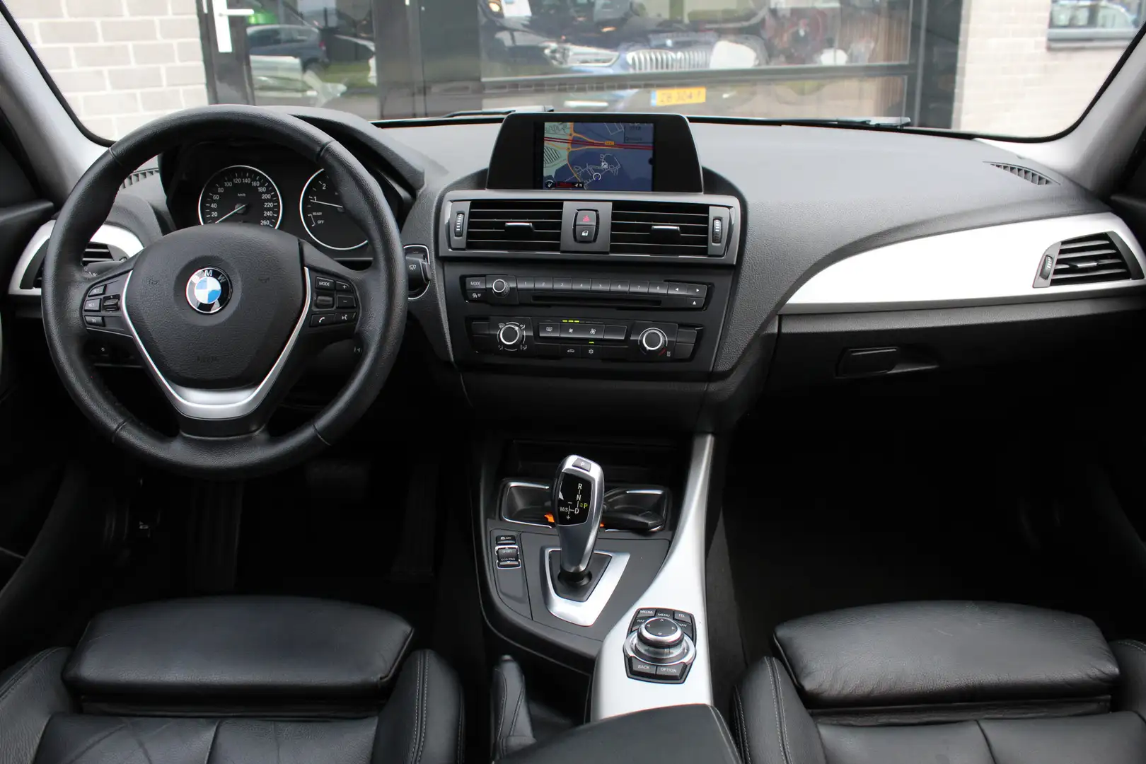 BMW 118 1-serie 118i Business+ / Leer / Navigatie / Xenon Grey - 2