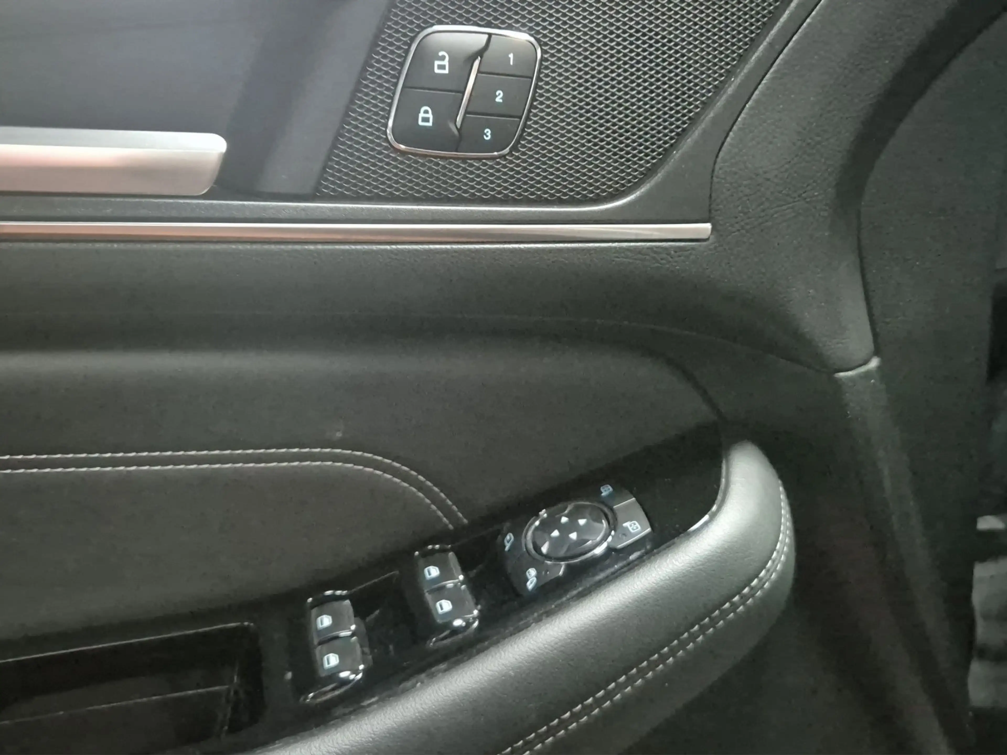 Ford Galaxy Titanium*7SITZE*PANO*SITZHZG*AHK*ACC*LED* — photo 15