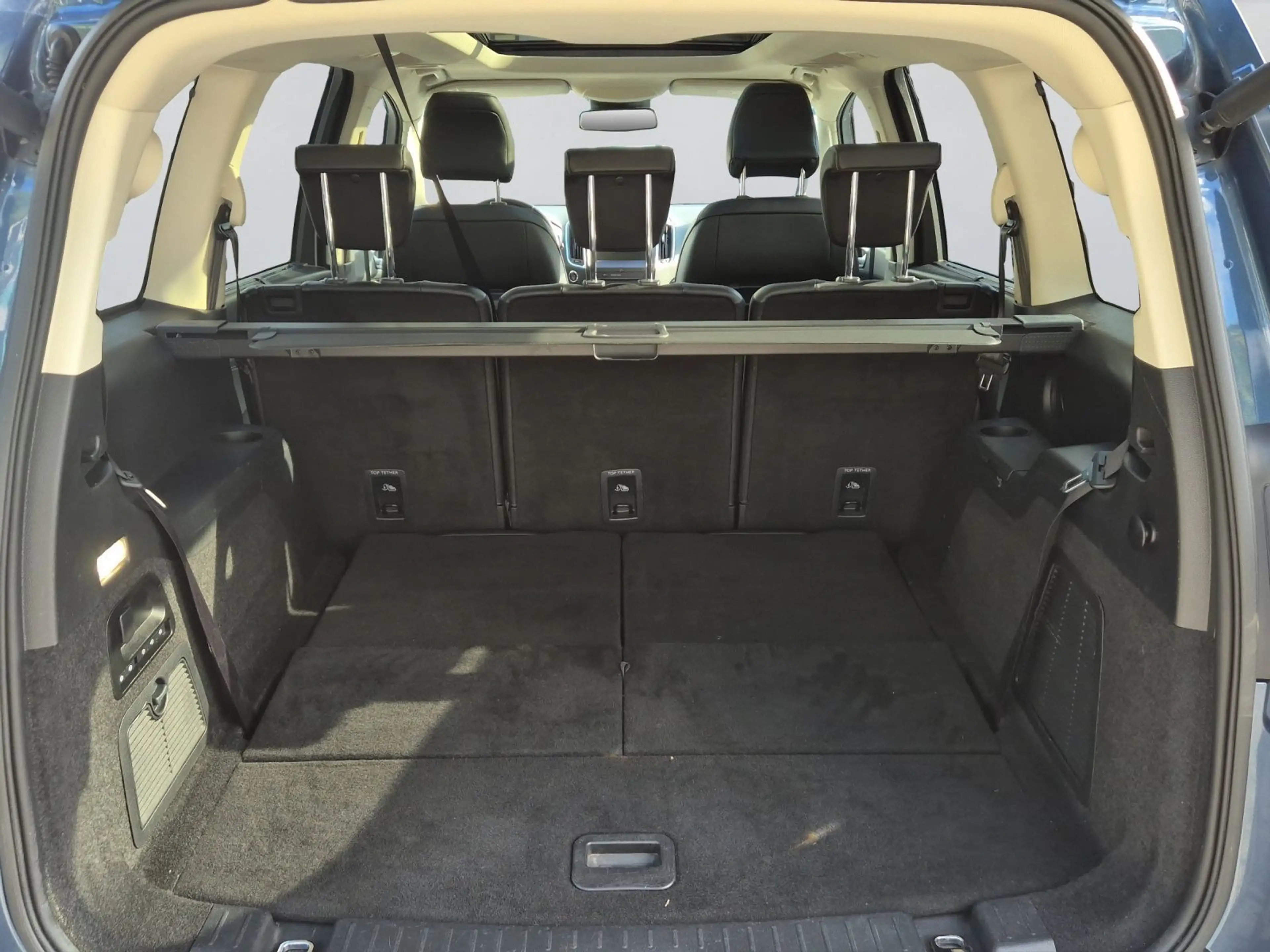 Ford Galaxy Titanium*7SITZE*PANO*SITZHZG*AHK*ACC*LED* — photo 6